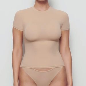 Skims fits everybody short sleeve shirt